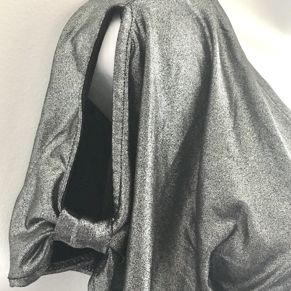 Revamped | Keyhole Sleeve Crop Top - Picture 5 of 7